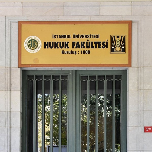 İstanbul Üniversitesi Hukuk Fakültesi, sayısız hukukçu çıkarmış ülkemizin en köklü eğitim kurumlardından biri.