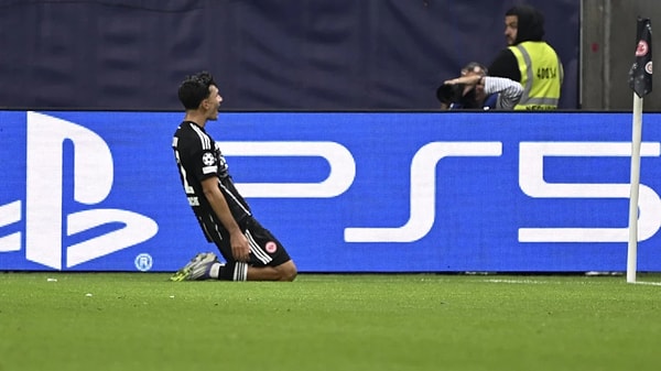 Can Uzun şu ana kadar yeteri şans bulamasa da gelecek için hem milli takım hem de Frankfurt'un önemli gol silahı...