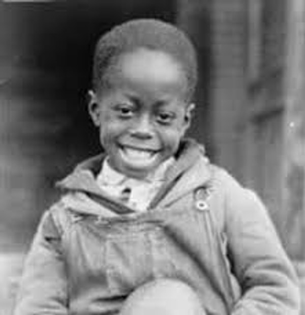 Louis Armstrong'un hayatı, zorluklarla dolu bir başlangıcın ardından gelen büyük bir müzik devrimine dönüşmüş.