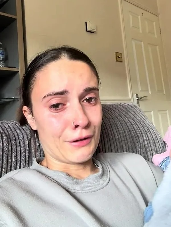 25 yaşındaki bekar anne Aimee Chandler, sosyal medyada gözyaşlarına boğulduğu bir video paylaşarak evsiz kaldığını duyurdu.