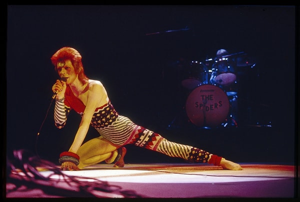 6. Rengarenk kostümlerin adamı: David Bowie!