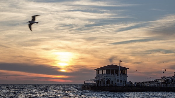 2. Moda Beach and Moda Pier — Sunset and seaside stroll