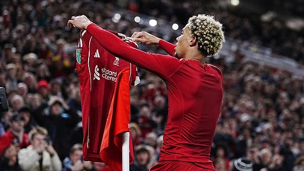 Liverpool, Ekitike'ye maaş cezası verdi.