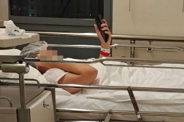 Rusya’da 15 yaşındaki Maxim isimli bir genç, doktor hatası yüzünden hayatını değiştiren bir skandal yaşadı.