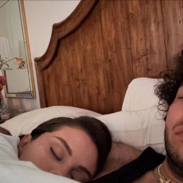 Düğün sonrası Selena Gomez ile pozlarını paylaşan Benny Blanco o gönderiyle gündeme oturdu.