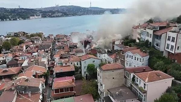 İstanbul Beşiktaş’ın Arnavutköy Mahallesi’nde bir önceki gün öğle saatlerinde üç katlı ahşap bir binada korkutan bir yangın çıktı.