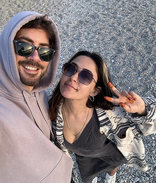 Evliliklerinin ilk yılından sık sık tartışmaları ve boşanma iddialarıyla gündeme gelen, bu anlaşmazlıkları da sosyal medyaya taşıyan Melek Mosso ve Serkan Sağdıç'ın evliliğinin bittiği iddia edildi.