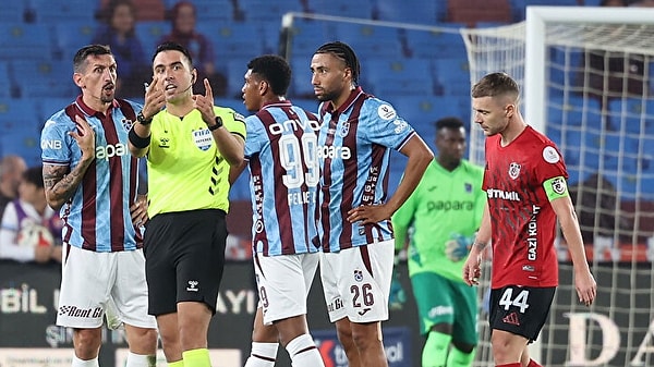 Arda Kardeşler, kararlarıyla Trabzonspor-Gaziantep FK maçına damga vurmuştu.