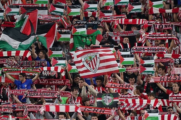 "Athletic Filistin’in yanında. Soykırımı durdurun"