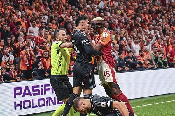 Süper Lig’de Galatasaray ile Beşiktaş arasında oynanan mücadele Tammy Abraham ile İlkay Gündoğan’ın karşılıklı golleriyle 1-1 berabere tamamlandı.