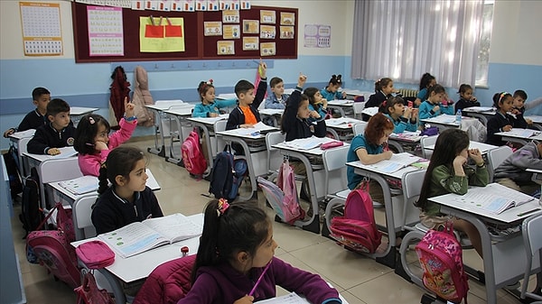 İsrail, son olarak Gazze’ye insani yardım taşıyan Küresel Sumud Filosu’nda müdahale etmiş ve aktivistleri gözaltına almıştı.