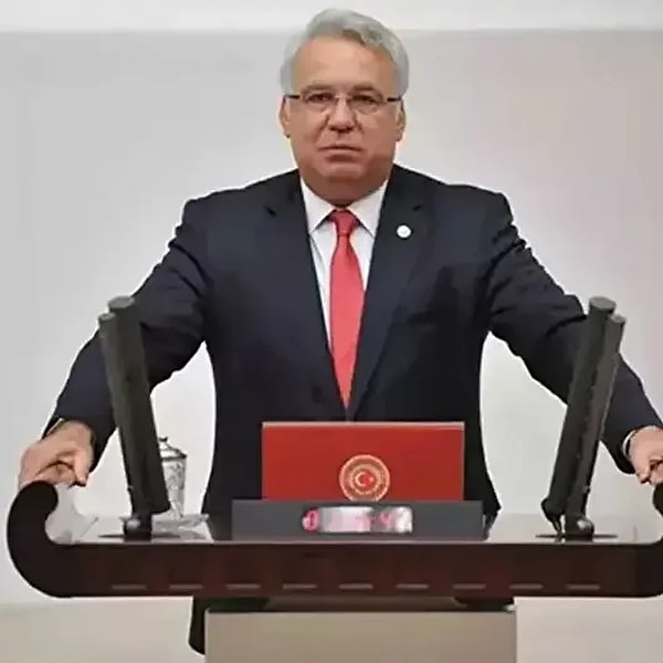 “Cumhurbaşkanına hakaret” suçlamasıyla tutuklandı.