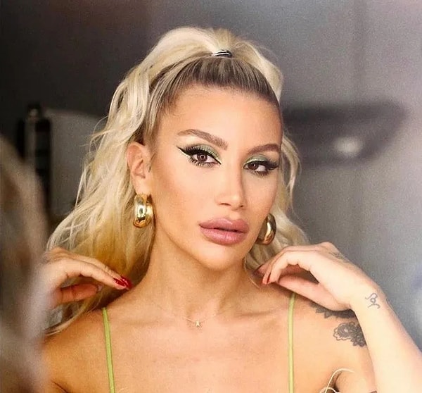 Famous singer İrem Derici came to the fore this morning with claims that she was detained.