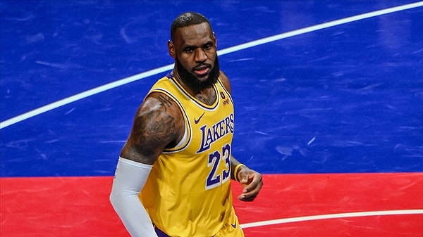 LeBron James, Alperen Şengün'ün yeteneklerini ve performansını övdü.