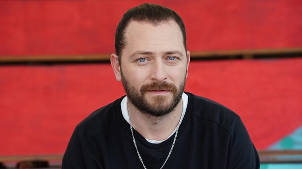 Ünlü oyuncu Alican Yücesoy, Ceyda Düvenci’nin Bambaşka Sohbetler programına katıldı.