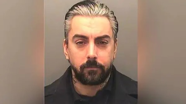 Galler’de bir döneme damga vuran ve milyonlarca albüm satmayı başaran Lostprophets isimli rock grubunun solisti Ian Watkins pedofili suçlamasıyla tutuklanmıştı.