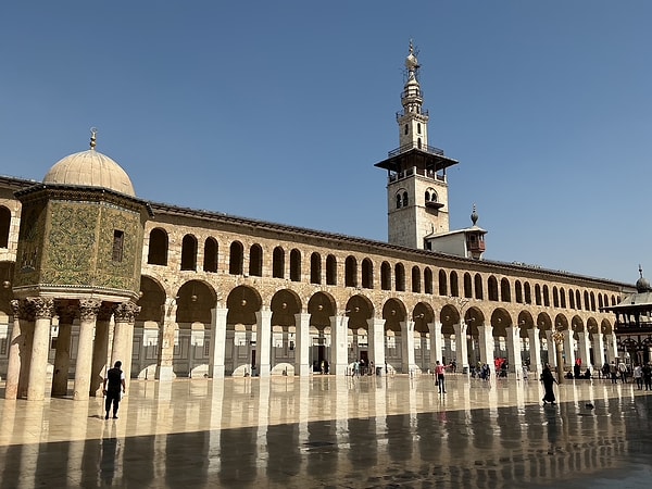 Halep’e dönerken Emevi Camii’ne uğruyoruz.