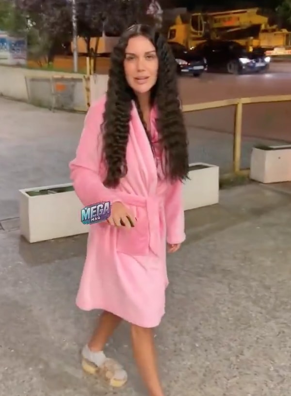 Dilan Polat, sosyal medya platformlarında yaptığı paylaşımlarla sıkça gündeme geliyor.
