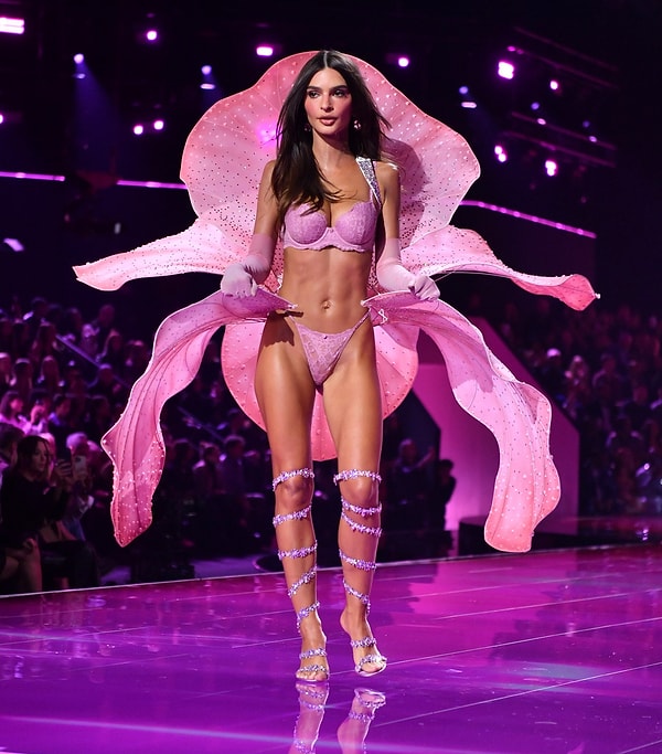 Emily Ratajkowski