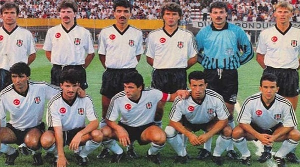 8. Süper Lig'in 1990-91 sezonunda yenilgisiz bir şekilde sezona devam eden Beşiktaş'ı da unutmamak gerek!
