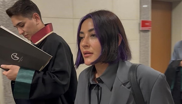 Mahkeme salonunda hakimin yönelttiği “Boşanmak istiyor musunuz?” sorusuna, Mosso ve Sağdıç ayrı ayrı “Evet” yanıtını verdi.