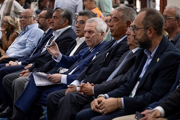 Aziz Yıldırım, kulübün taşınmazlarının satışına karşı çıktı.