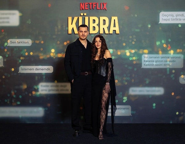 Çağatay Ulusoy ve Aslıhan Malbora'nın 2024 senesinin son aşk bombalarından biri olmuş, Kübra dizisinde birlikte yer alan ikilinin sevgili olduğu haberleri gündeme yerleşmişti.