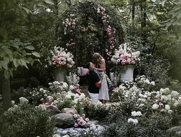 Yet, even when butterflies of love are fluttering in Taylor Swift's heart, she doesn't forget to safeguard her wealth!