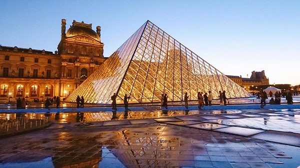 The Louvre Museum in Paris was burglarized this morning!