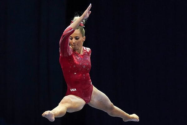 Jimnastikte epey iyi ve kliplerinde bunu çok iyi kullandı.