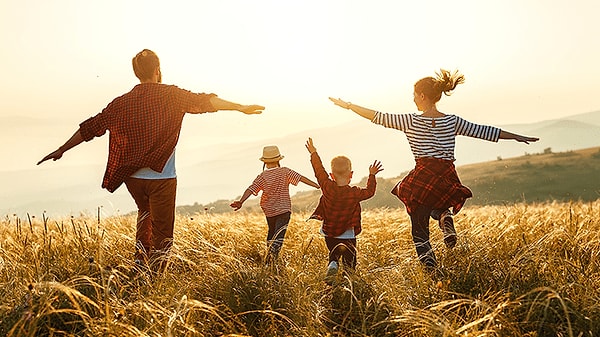 Mutluluk paradan çok ilişkiler, sağlık ve anlamlı yaşamla bağlantılıdır.