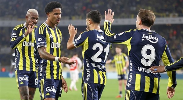 Maçta iki takımın da ilk 11'leri belli oldu.