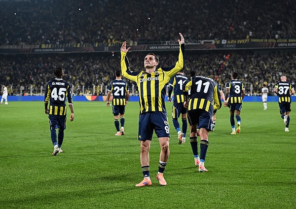 İki penaltı VAR'dan döndü.