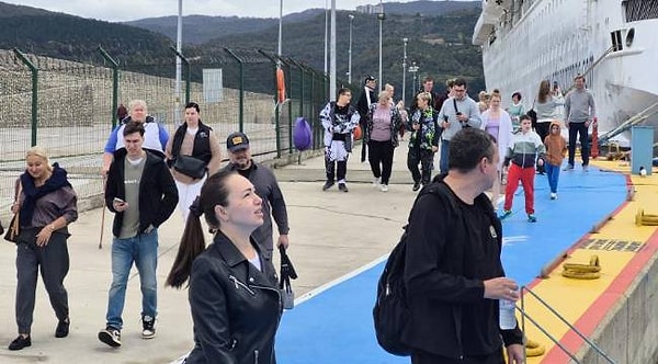 İlçe merkezinde sadece 6 bin 450 kişinin yaşadığı Bartın’ın Amasra ilçesi son günlerde Rus turistlerin gözdesi oldu.