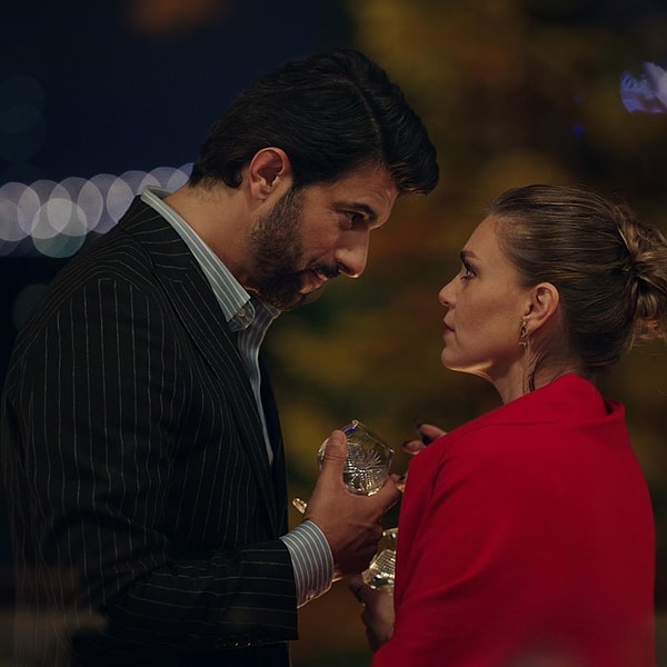 The delectable show, Old Money, aired on Netflix, brought together Aslı Enver and Engin Akyurek, swiftly capturing significant attention.