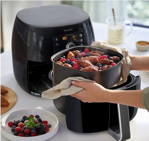Philips HD9650/90 Airfryer XXL, hızlı pişirme, az yağ kullanımı ve geniş aileler için ideal boyutuyla mutfakta pratiklik arayanların indirimle birlikte kaçırmaması gereken bir fırsat.