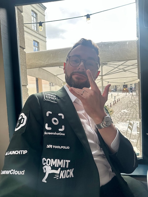 Tabii bu fikir kısa zamanda yayıldı ve reklam alanlarının tamamı satıldı.