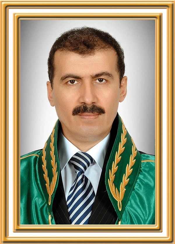 Yaman bu kez Yeni Şafak için "Yeni Şafak küçük ama mide bulandırır" ifadelerini kullandı.