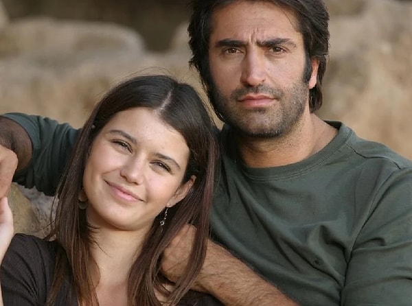 Beren Saat’in kendisiyle tanışmaya gelen ilk kişi olduğunu dile getirdi.