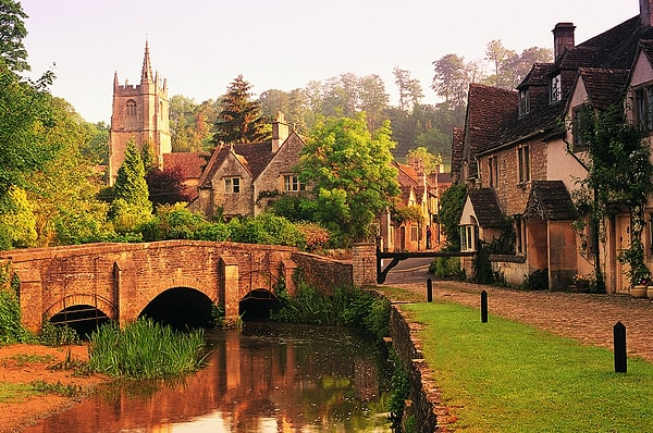 Zamanda hapsolmuş gibi… Kartpostallardan fırlamış gibi…