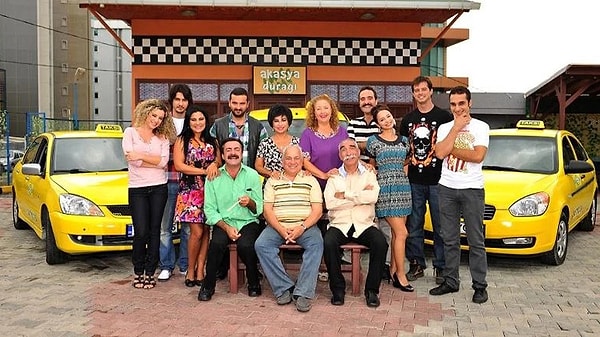2008-2012 yılları arasında yayınlanan Akasya Durağı, Türk televizyonlarına damga vuran diziler arasında yer alıyor.