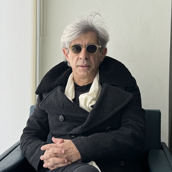 Okan Bayülgen, ilişkiler ve cinsellik üzerine yaptığı çıkışlarla yıllardır gündem olan bir isim. Son sözleri ise tartışmayı yeniden alevlendirdi.