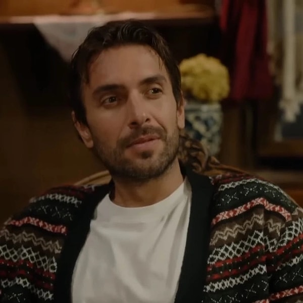 Taşacak Bu Deniz'in Adil'inin Hırkası Türk Televizyon Tarihinde İkonikleşen Eşyalardan Oldu