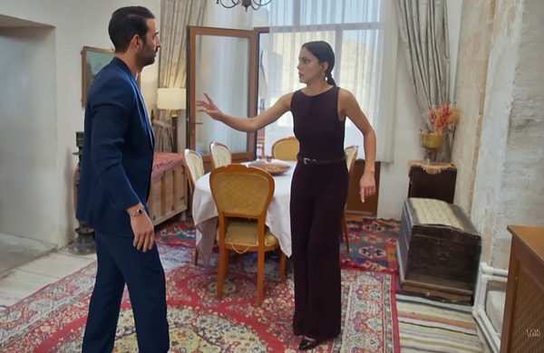 Zerrin’in bu kombindeki  tulumunu merak edenler burada mı?