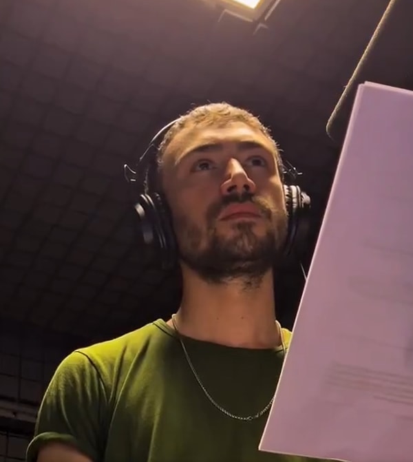 Aslında bu sahneleri dizideki Ömer karakterinin seslendirdiği bir tablo var izleyicide.