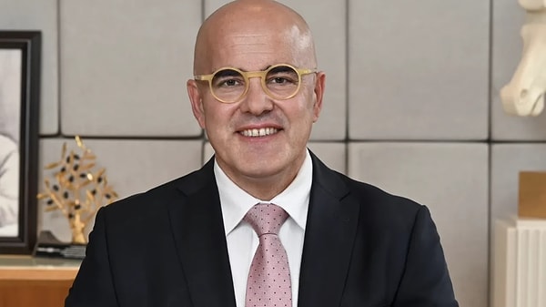 İcra ve saha yakınlığı hedefleniyor. CEO'lar görevlerine devam ederken farklı alanlara başkanlık yapacak.