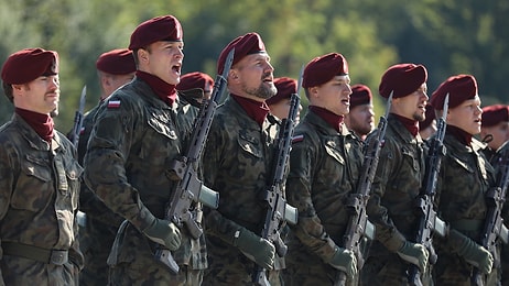Polonya Seferberlik İlan Etti, 400 Bin Kişiyi Asker Olarak Eğitecek