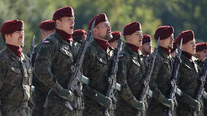 Polonya Seferberlik İlan Etti, 400 Bin Kişiyi Asker Olarak Eğitecek