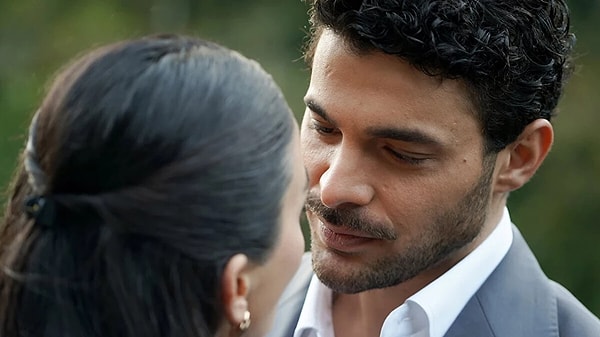 Birsen Altuntaş'ın haberine göre Gözleri KaraDeniz senaryosunu 3. bölümden beri yazan senaristler kadrodan ayrılıyor.