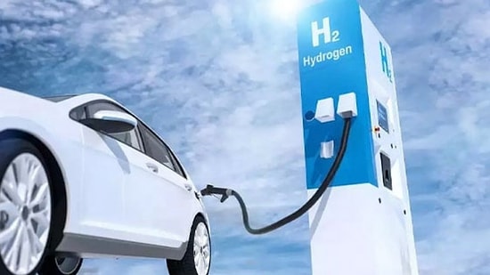 Elektrikli ve Hibritten Sonra Şimdi de Suyla Çalışan Araba Geliyor: 100 Kilometrede 1 Lira Yakacak